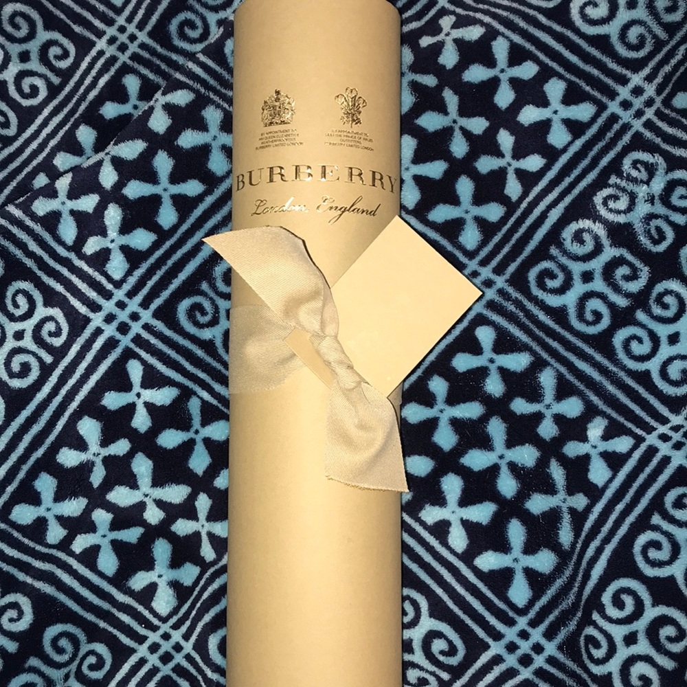 Burberry scarf box